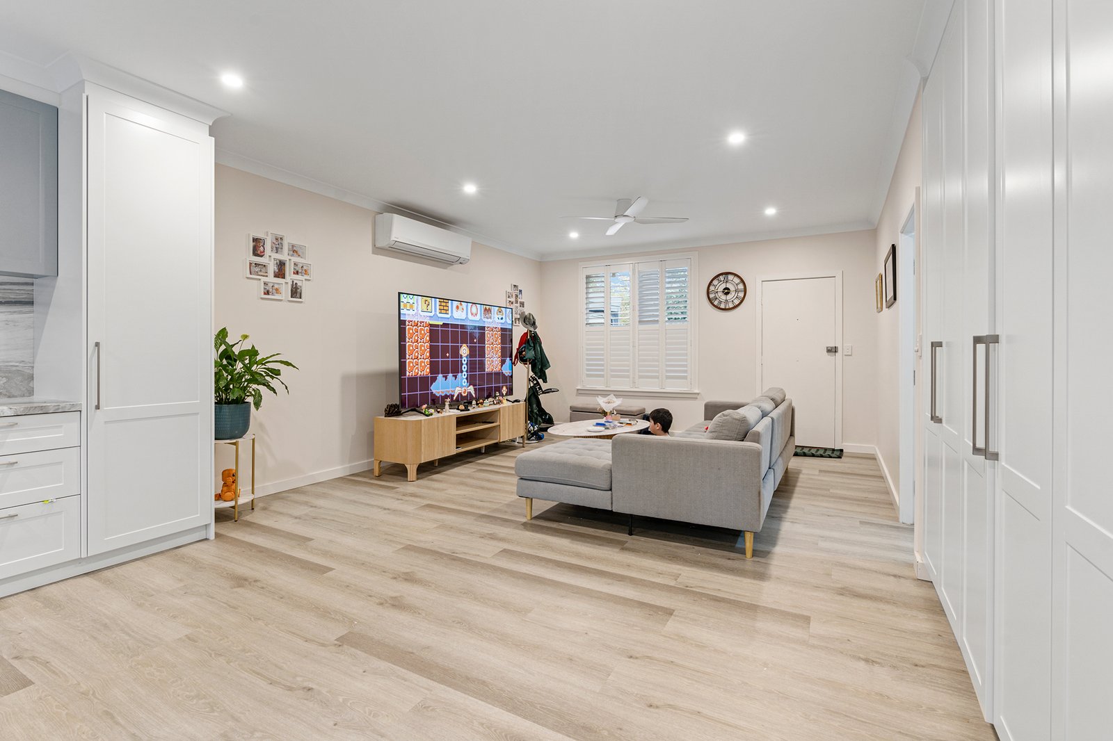 Wahroonga living room with indoor fireplace and pendant lighting